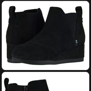 Brand New Toms Youth Kelsey Boots- youth size 5